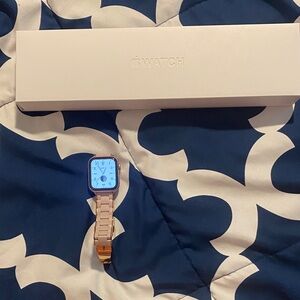 Apple Smartwatch - Pink and Gold 6 series